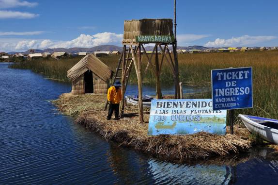 A 'portaria' das Islas Flotantes, no lago Titicaca, perto de Puno, no Peru
